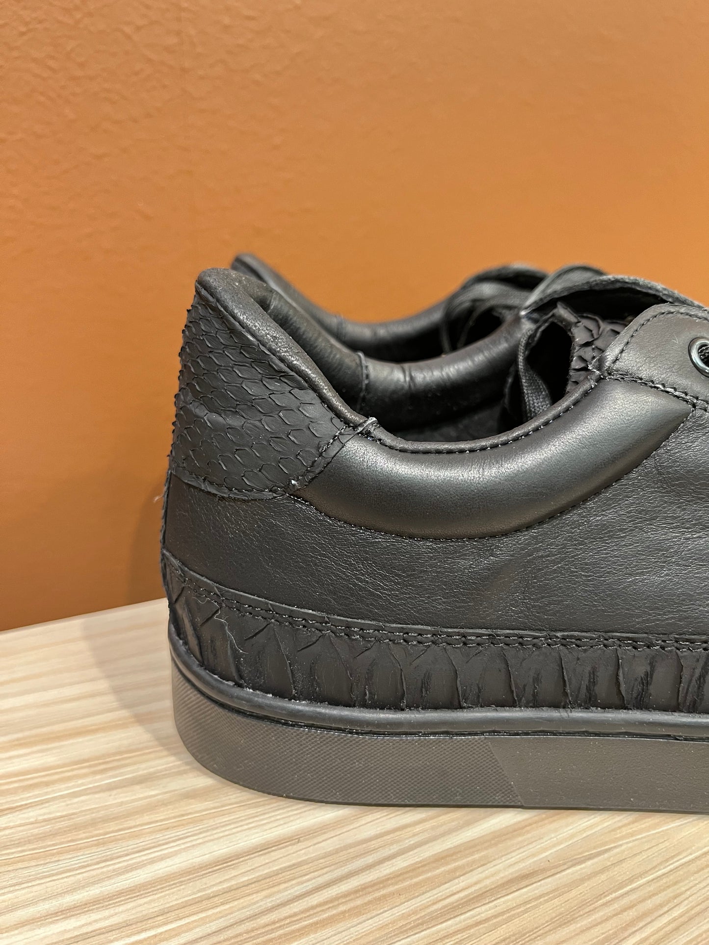 Dante Nubuck Python