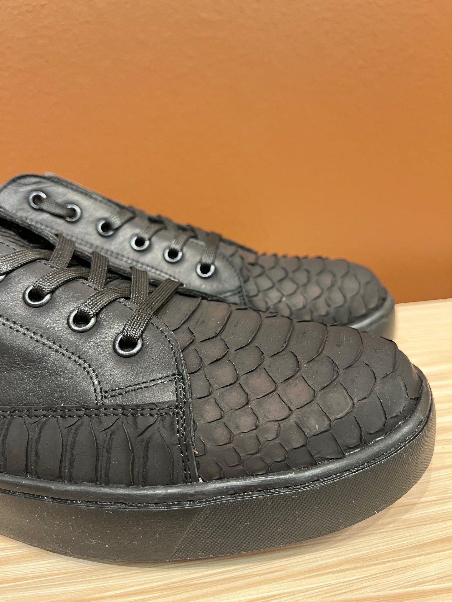 Dante Nubuck Python