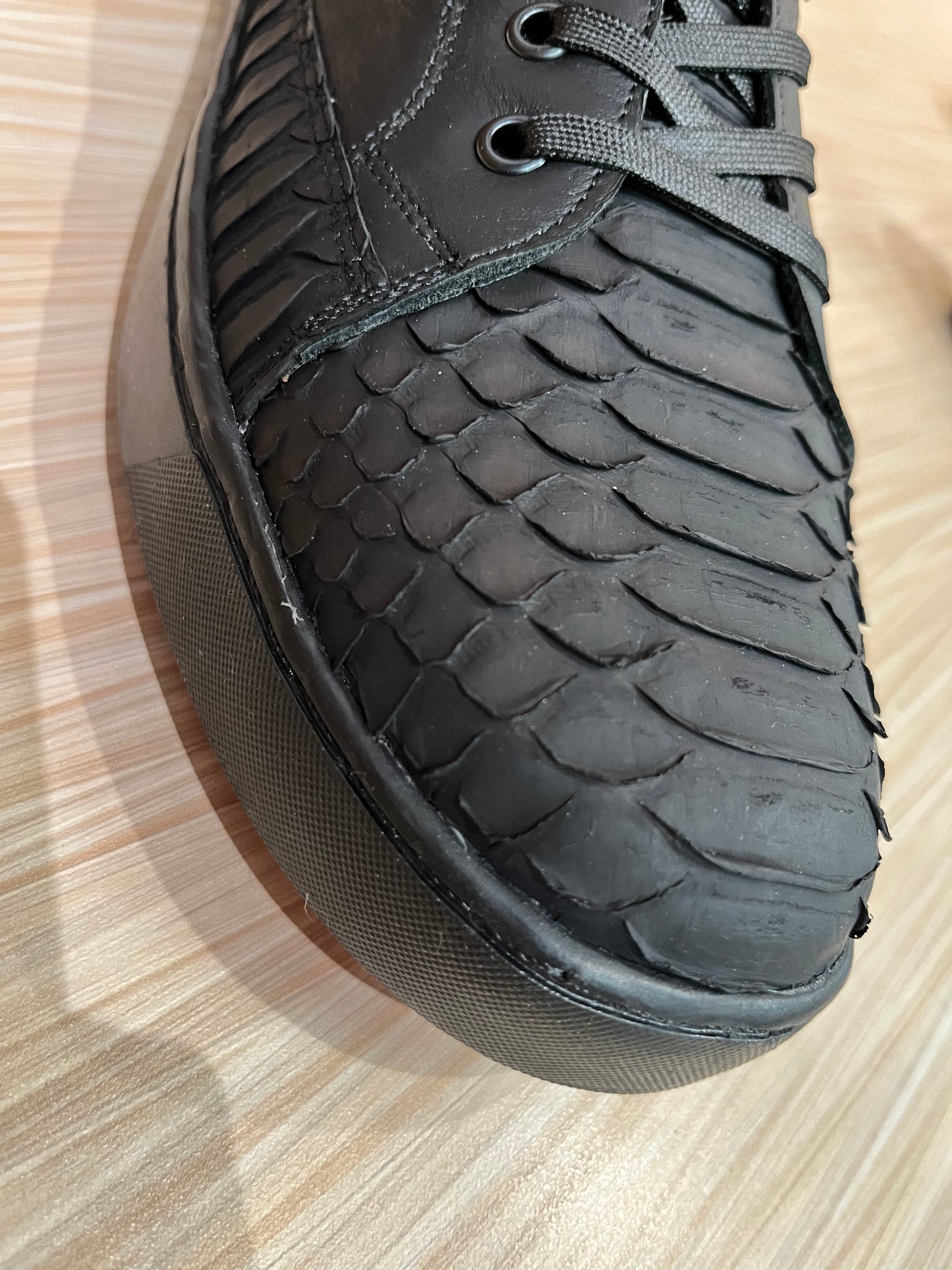 Dante Nubuck Python