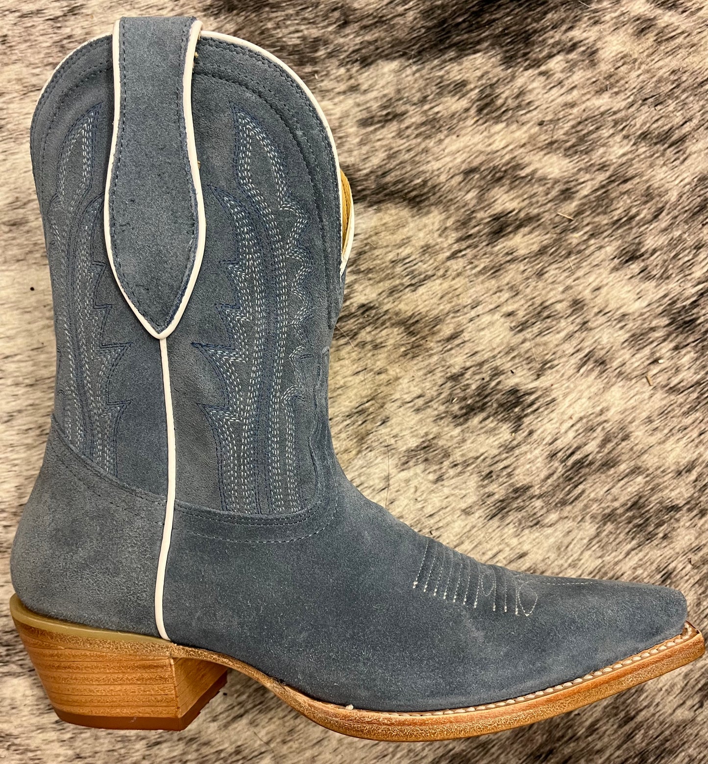 Lea Cornflower Suede