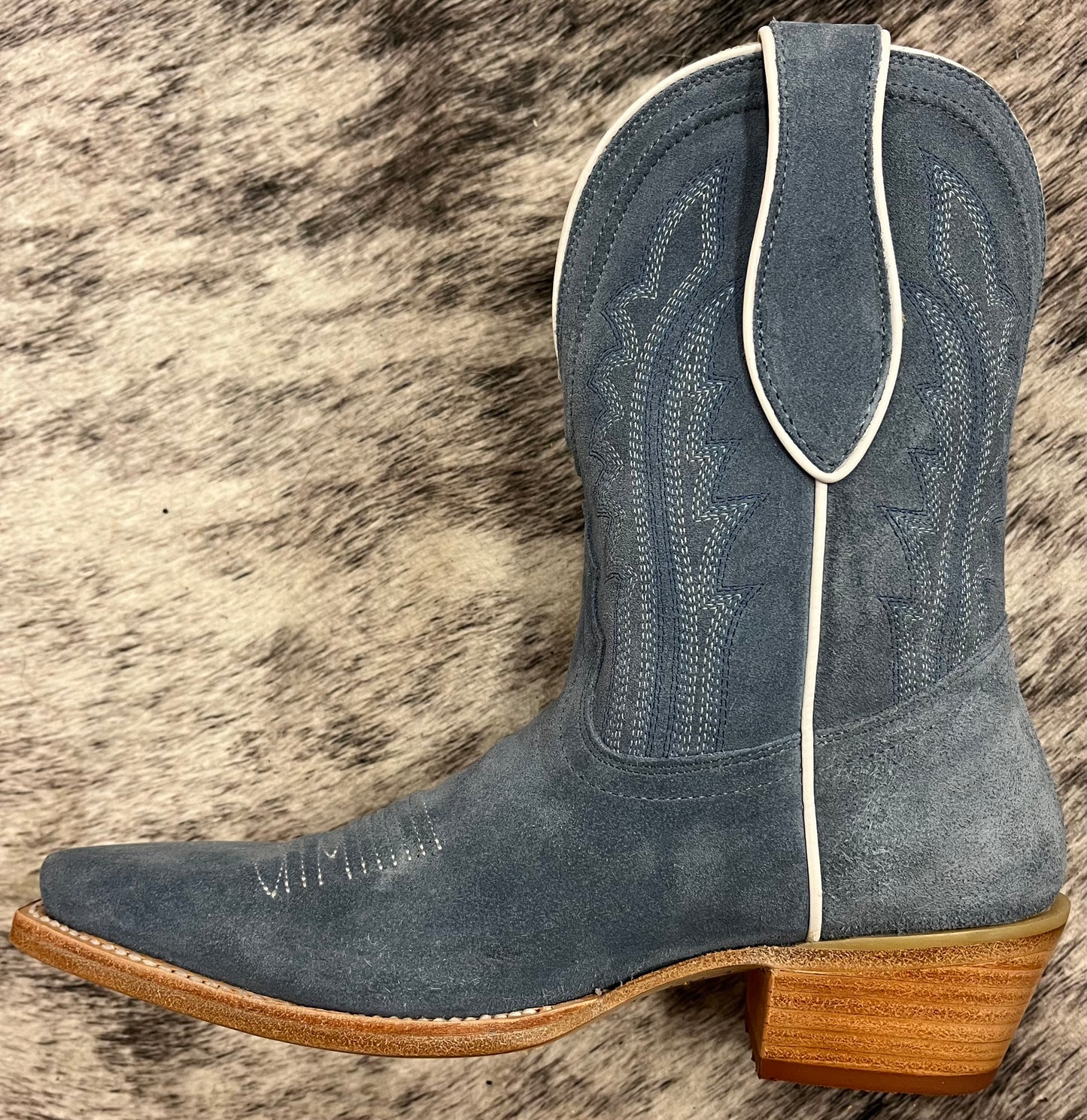 Lea Cornflower Suede