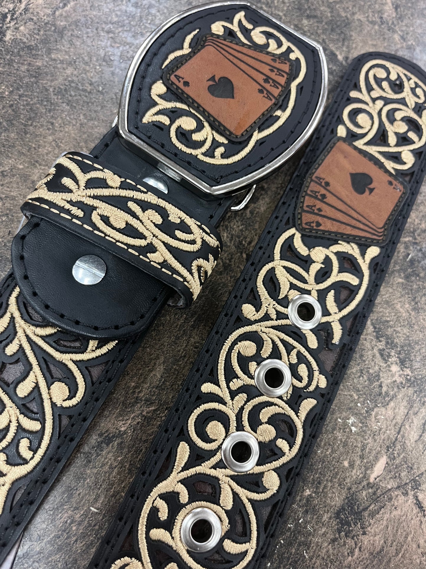 Oval Buckle Belt "Poker"