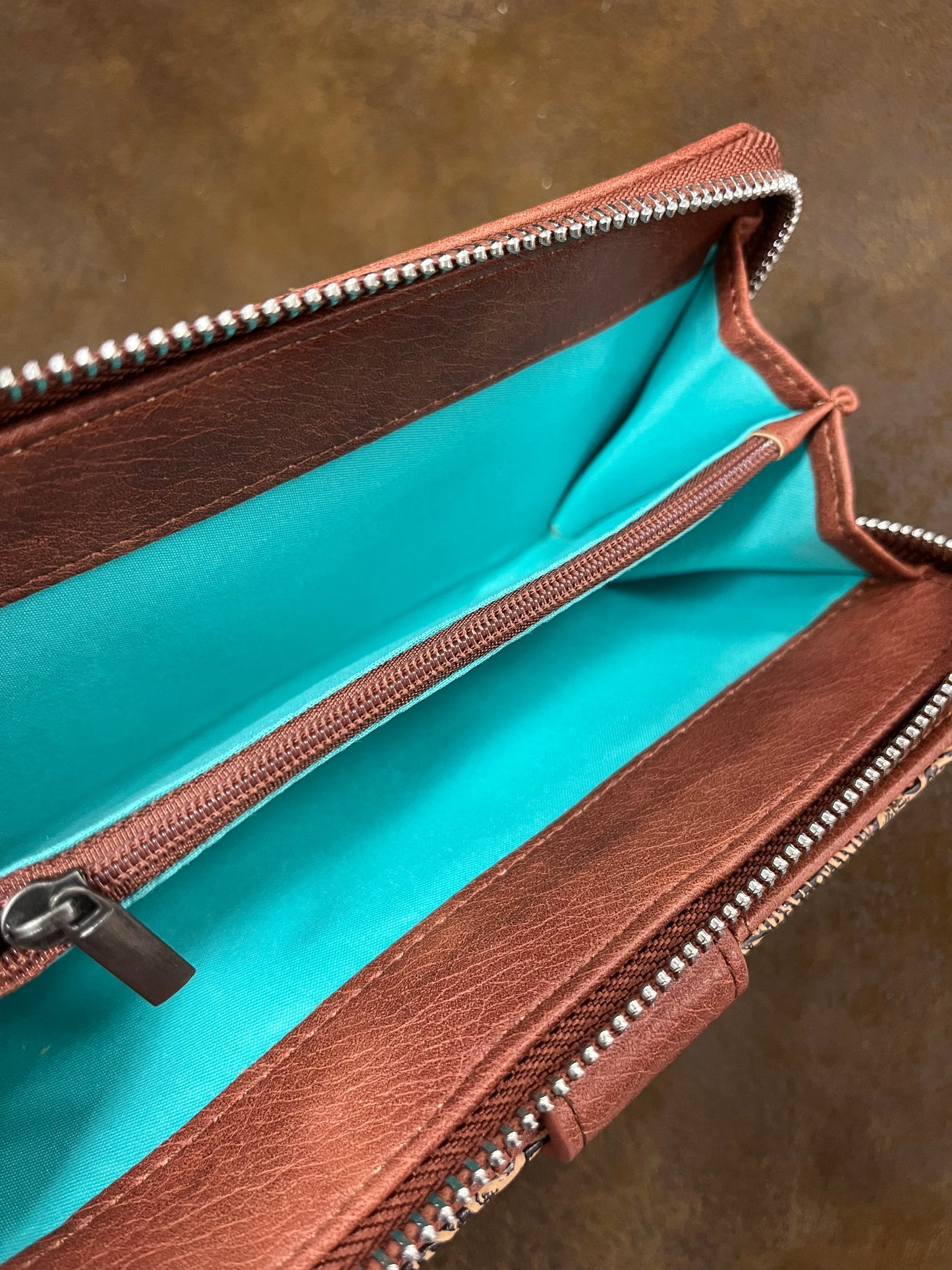 Justin Women Wallet W/Wristlet Asymmetrical Tolled Leather