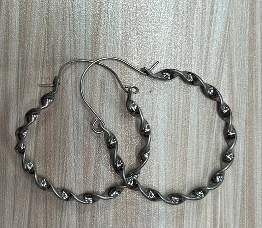 Justin Earrings Twisted Hoop with Latch Back