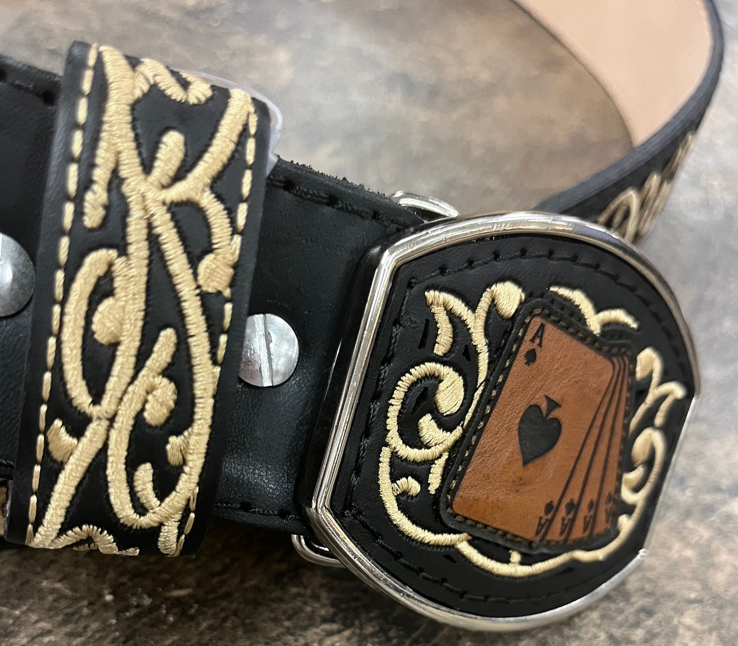 Oval Buckle Belt "Poker"