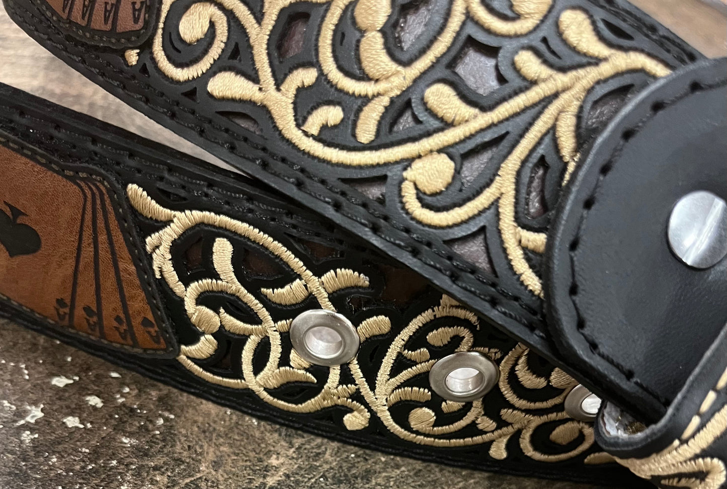 Oval Buckle Belt "Poker"
