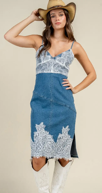 PRIVY Lace Trim Detailed Midi Dress W. Slit
