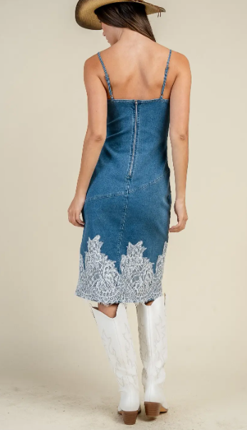 PRIVY Lace Trim Detailed Midi Dress W. Slit